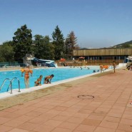 Piscine pour tout âge::Surveillée, accès gratuit, ouverture les mercredis et les week-ends en juin, tous les jours en juillet et août