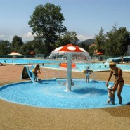 Piscine pour tout âge::Surveillée, accès gratuit, ouverture les mercredis et les week-ends en juin, tous les jours en juillet et août